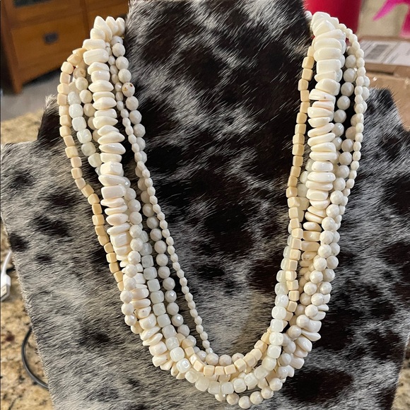 Chic Cream Beaded Necklace - Picture 1 of 1